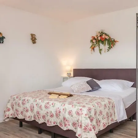 One-bedroom In 스베티필립아이자코브